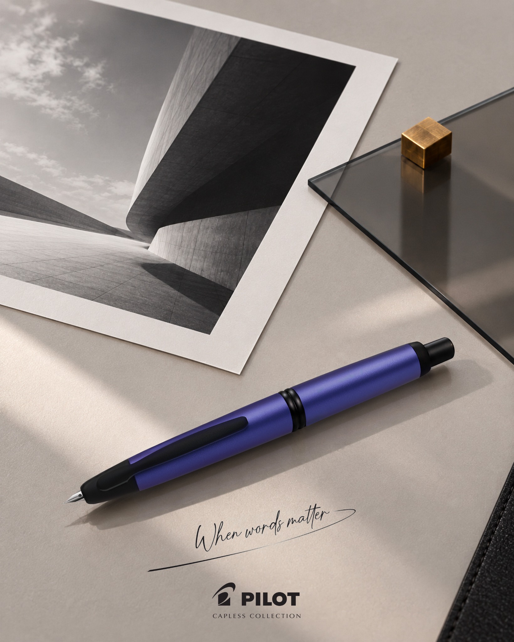 PILOT Capless Collection: penna viola, vetro fumé e fotografia architettonica
